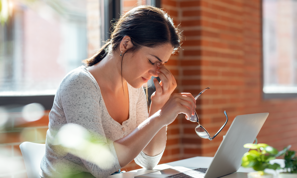 Woman suffering from brain fog